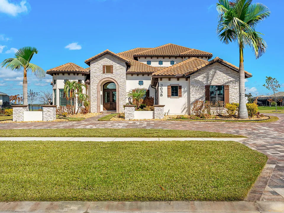 3638 Lake Adelaide Pl