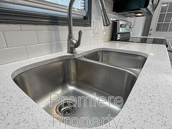 5th image of 1617 S McCoy St