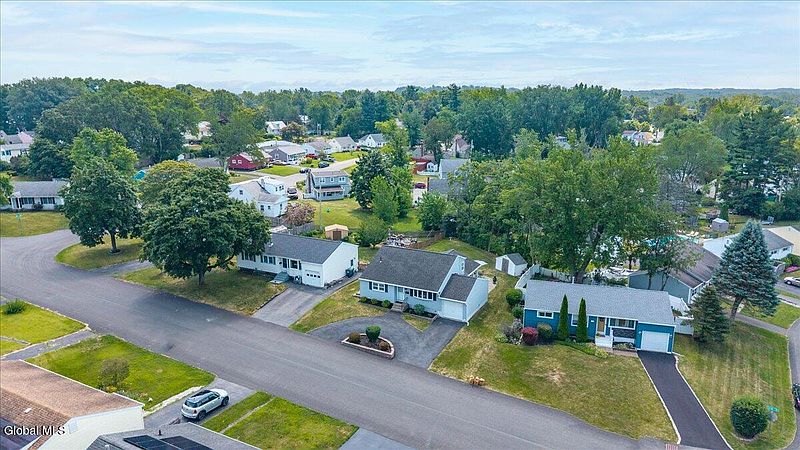 2nd image of 10 Dover Drive