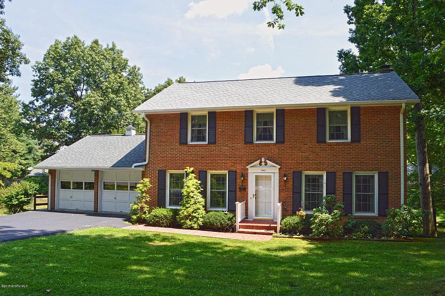 1st image of 340 Dogwood Ln