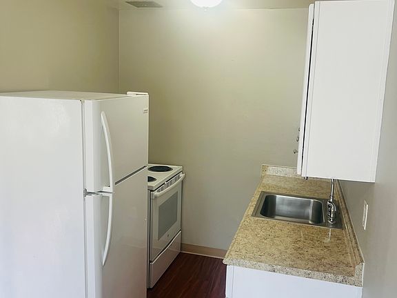 4th image of 9818 Kenwood Dr SW #28