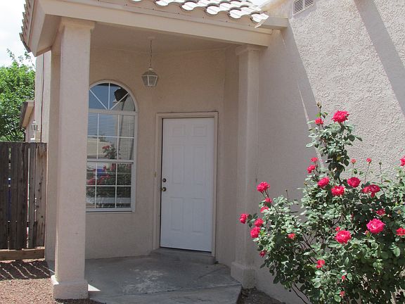 2nd image of 841 Chateau Dr