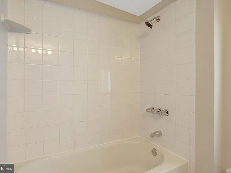 619 N Henry St — Photo 23