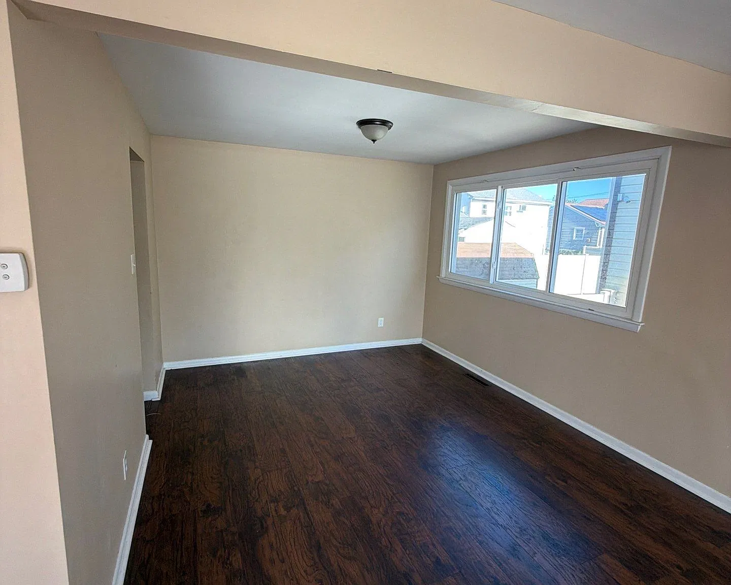 3 bed, 1.5 bath, 2100 sqft, $2,500 — Photo 2