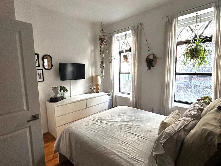 224 E 85th St #3B — Photo 2