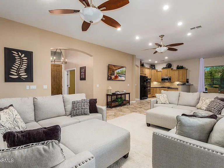 3103 W Sentinel Rock Rd — Photo 5