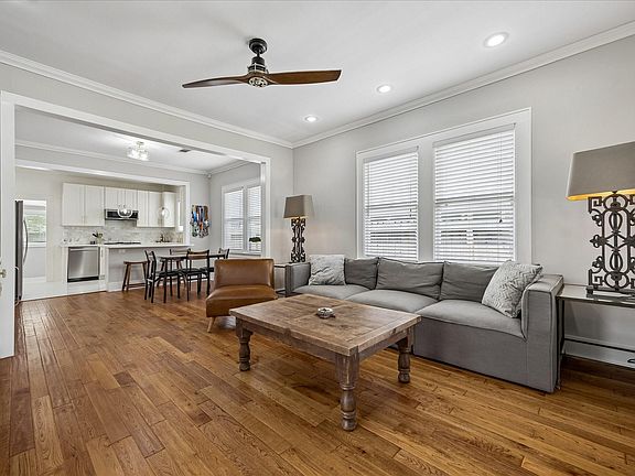 5th image of 2231 Singleton St