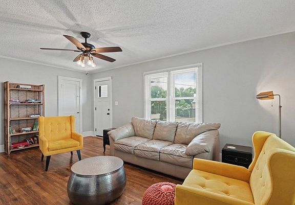 2nd image of 401 College Ave E