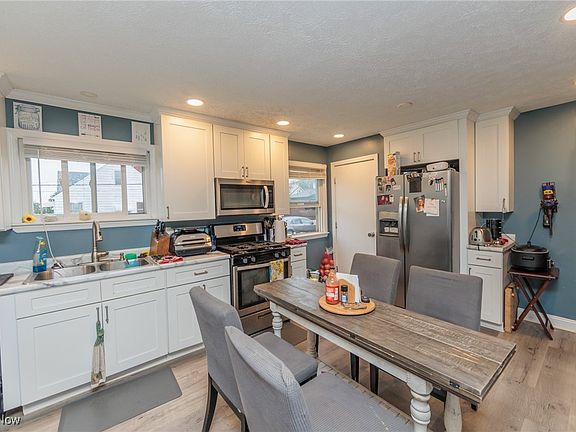 3rd image of 3303 Liggett Dr