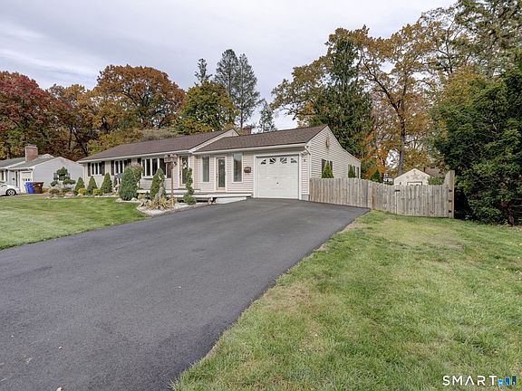 3rd image of 4 Ellis Road