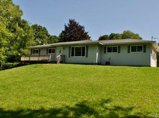 1725 Highland Park Dr, Highland, MI