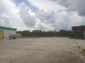 4th image of 5000 S Washington Ave
