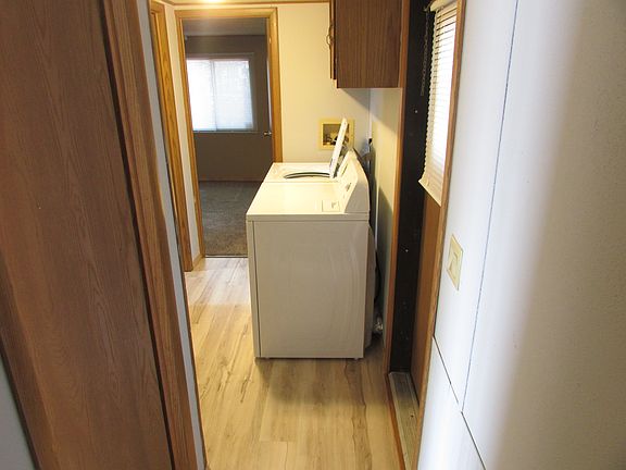 3rd image of 99 Riverside Ter