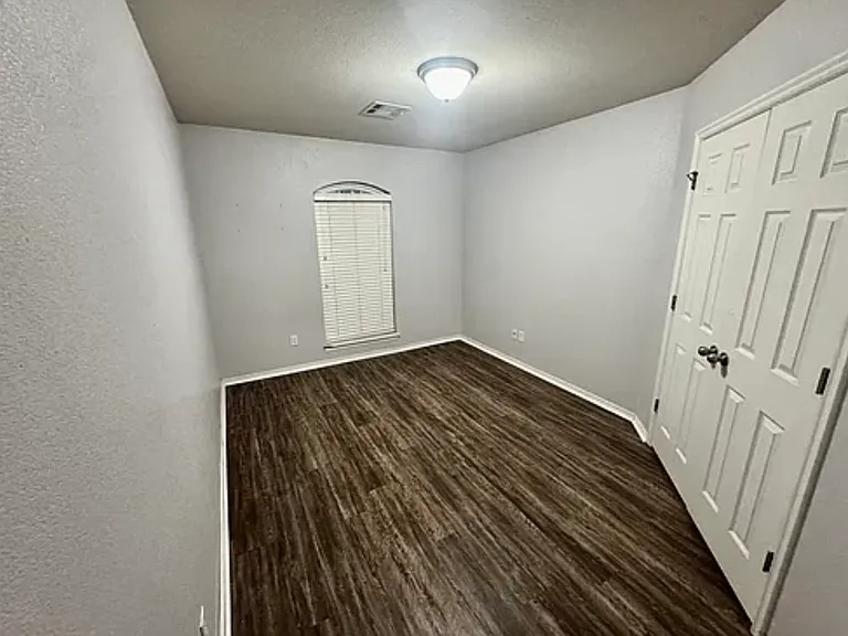 12337 SW 6th St — Photo 3