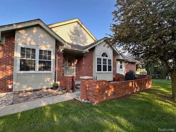 19085 Circle Ln S, Southgate, MI 48195