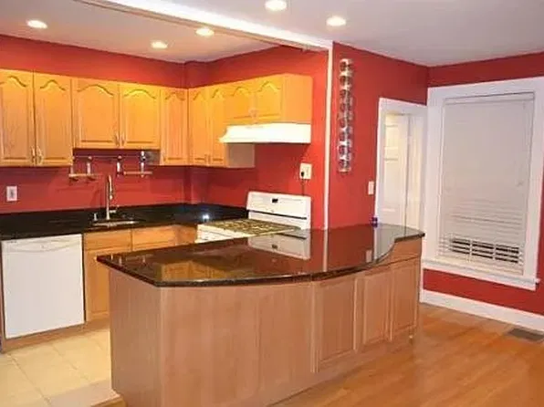 18 Vine St, Lexington, MA 02420