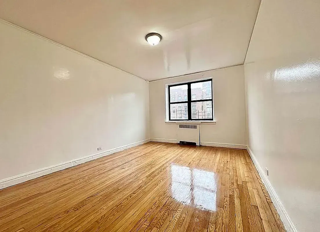 Building Photo - 3502 Hull Ave #3G