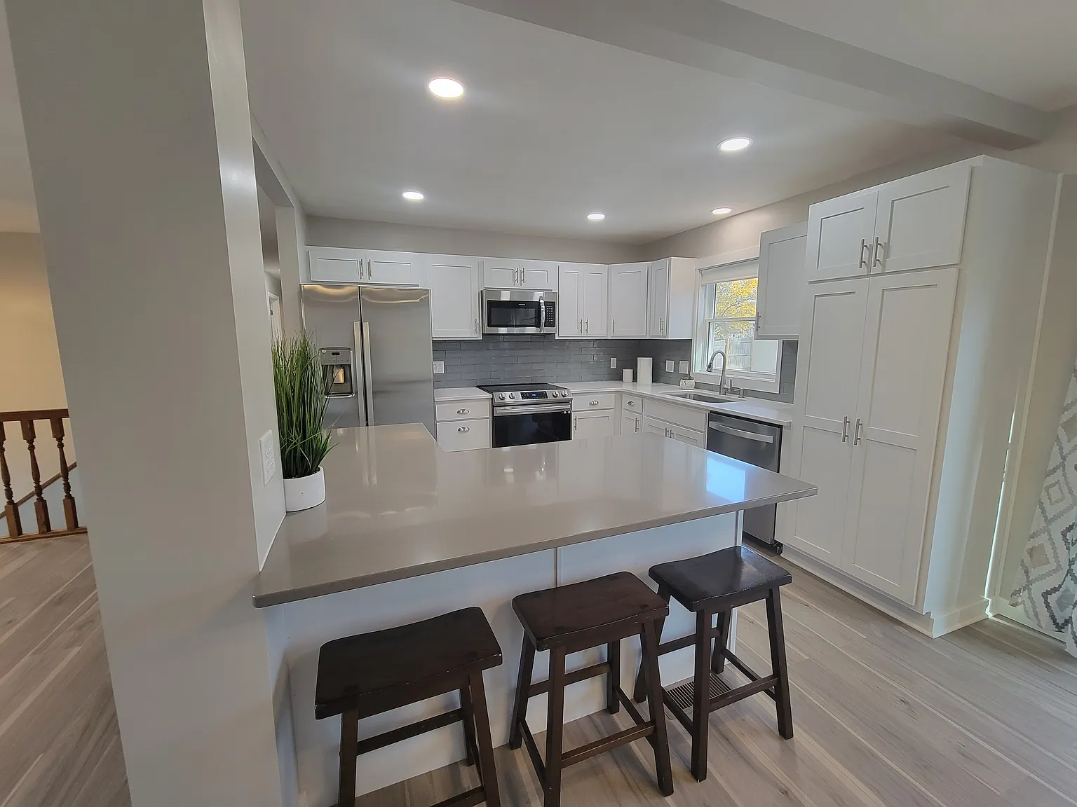 4 bed, 2.5 bath, 1294 sqft, $2,500 — Photo 3