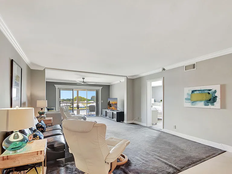 300 John F Kennedy Dr #Penthouse 8 — Photo 16
