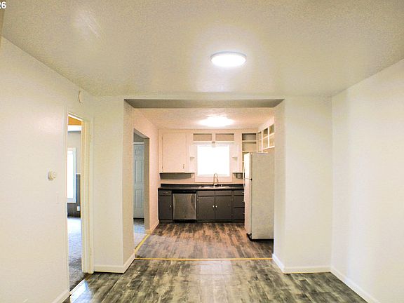 5th image of 721 NE Maple Ave