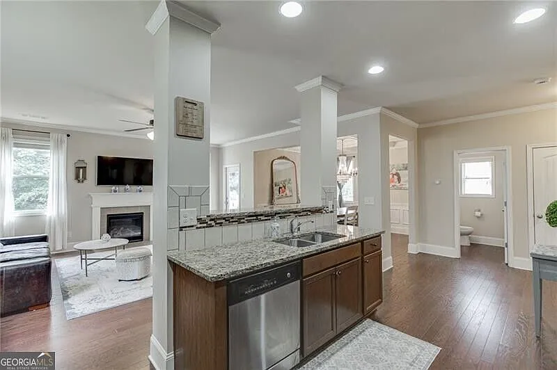 4 bed, 3.5 bath, 2900 sqft, $2,800 — Photo 4