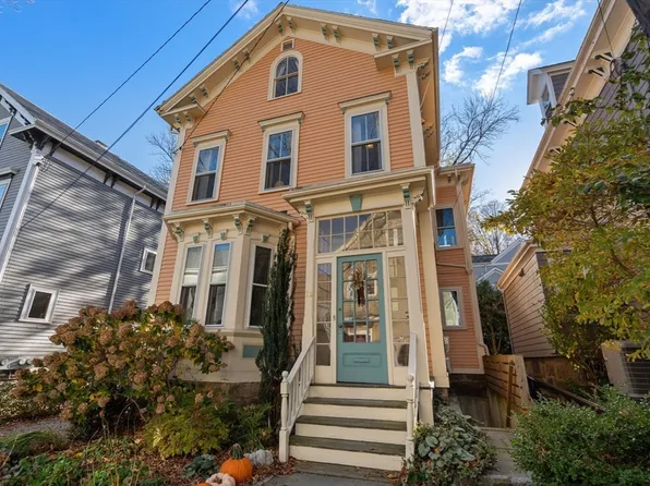 12 Hubbard St, Jamaica Plain, MA 02130