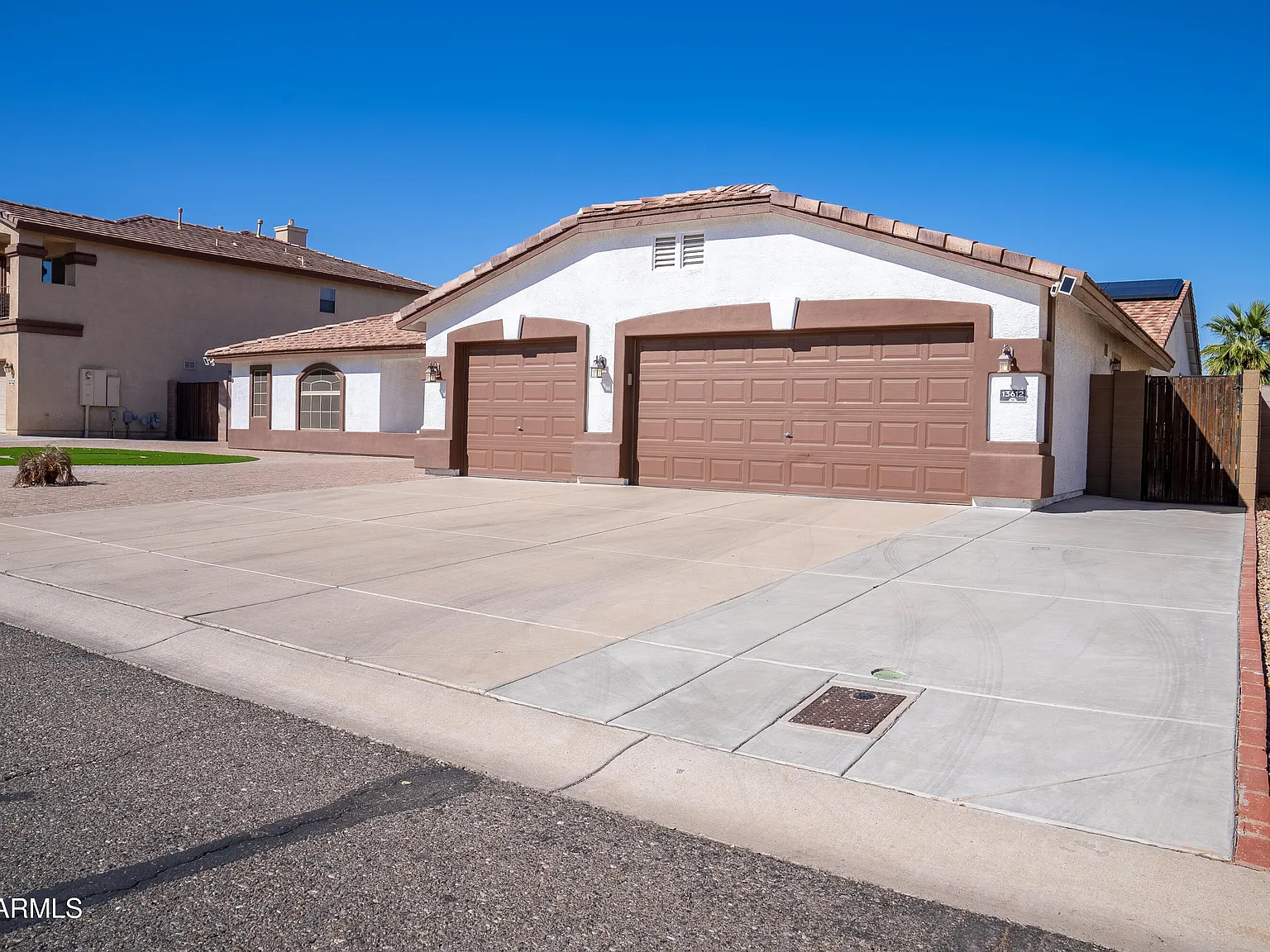 5 bed, 3.5 bath, 3771 sqft, $4,250 — Photo 2