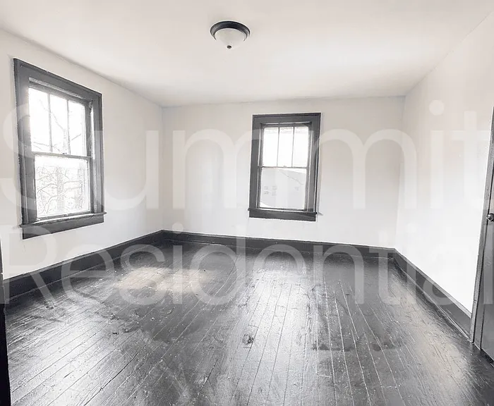 243 W 1st St — Photo 6