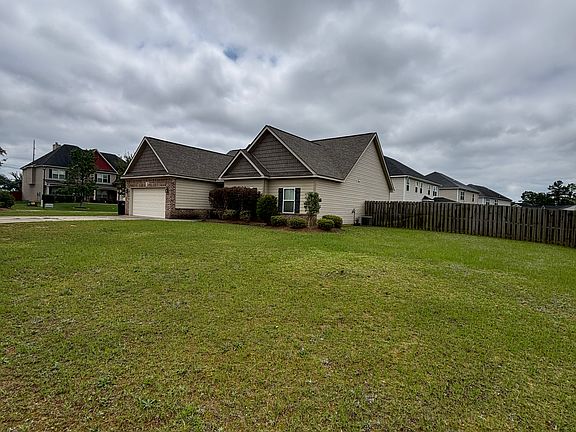 3rd image of 1201 Derby Ln