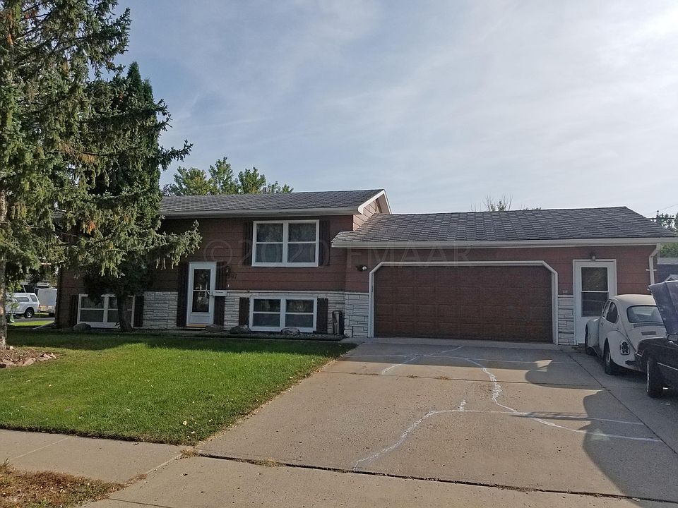 1st image of 207 11th Ave W
