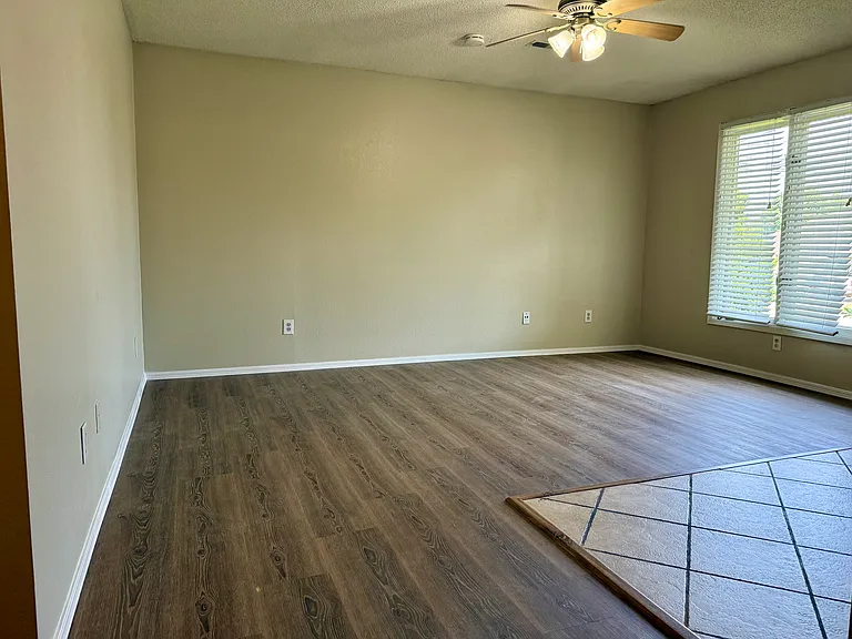 3044 W Greenwood St — Photo 12