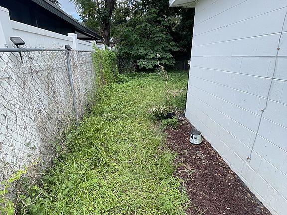 2nd image of 2214 E Columbus Dr