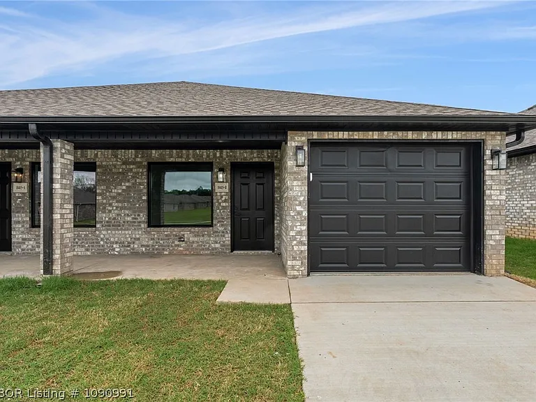 10415 A & B Preston Ct — Photo 24