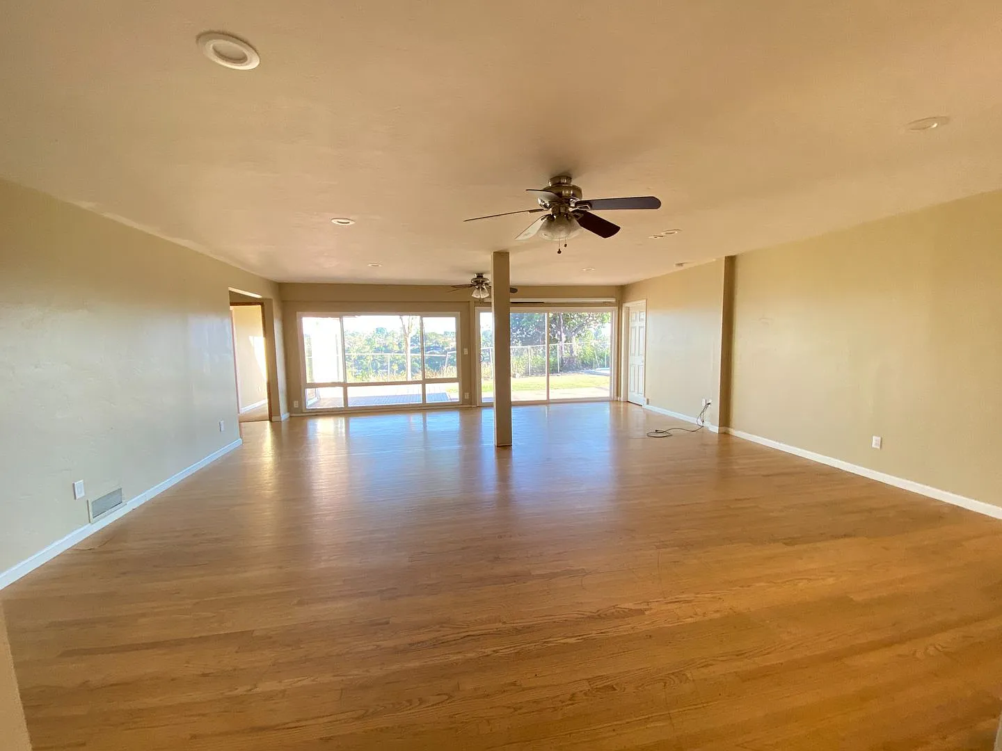 6BD/3BA, Huge Yard! Lots of Parking! — Photo 4