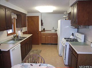 3rd image of 938 E 349th St