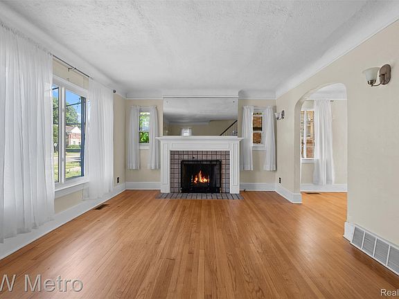 4th image of 16831 Lawton St