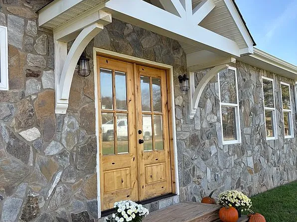 403 Rome Dr, Hillsville, VA 24343