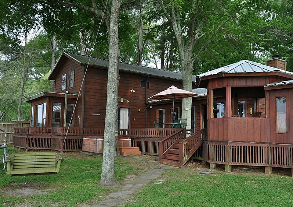 1st image of 309 Emerald Ln