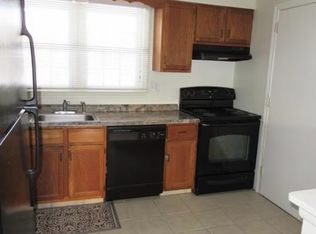 264 Robin Ln APT B, Cheshire, CT 06410