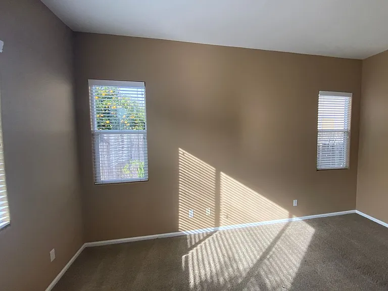 2527 Elliott St — Photo 8