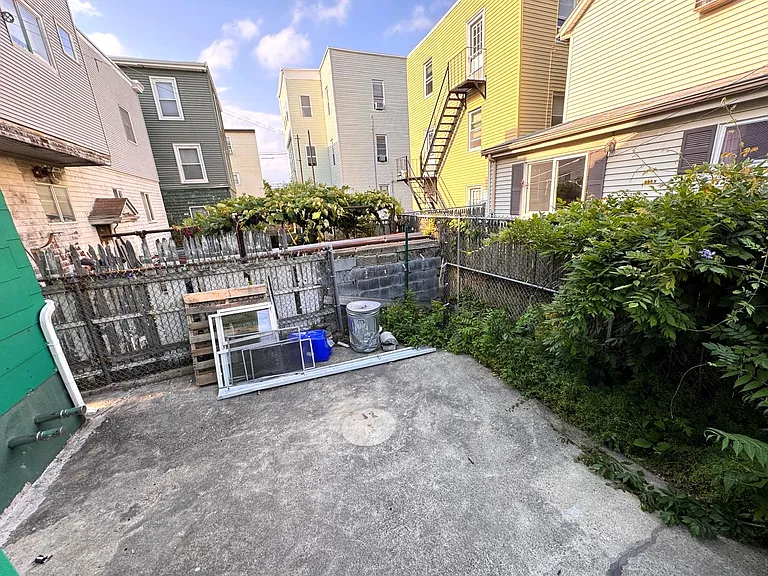 38 Hunting St #1 — Photo 14
