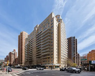 305 East 24th Street in Kips Bay