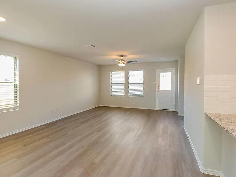 10718 Sunlit St — Photo 5