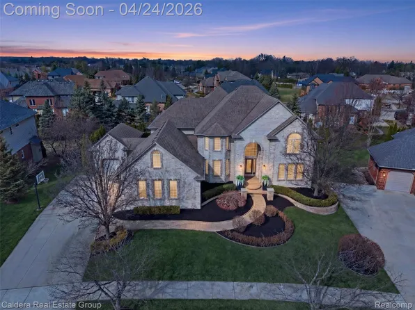 7219 Vista Dr, Shelby Township, MI 48316