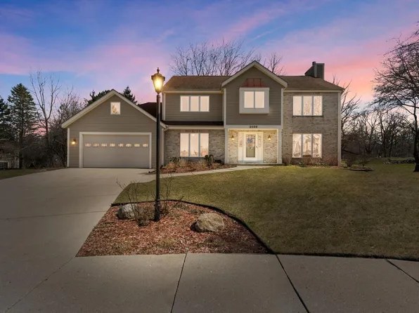 2005 Laurelwood COURT, Waukesha, WI 53186