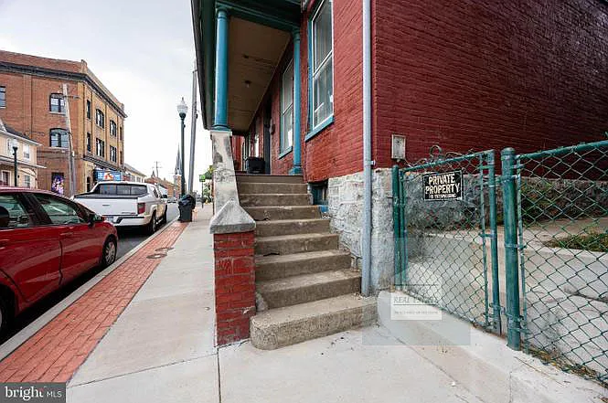 209 E Martin St #B — Photo 34