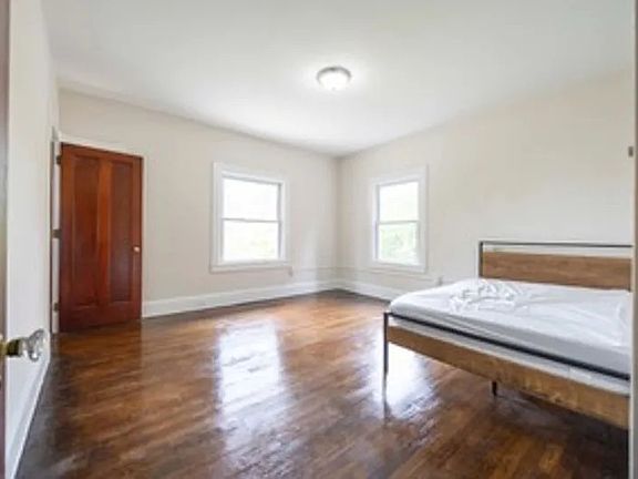 4th image of 1516 E 115th St