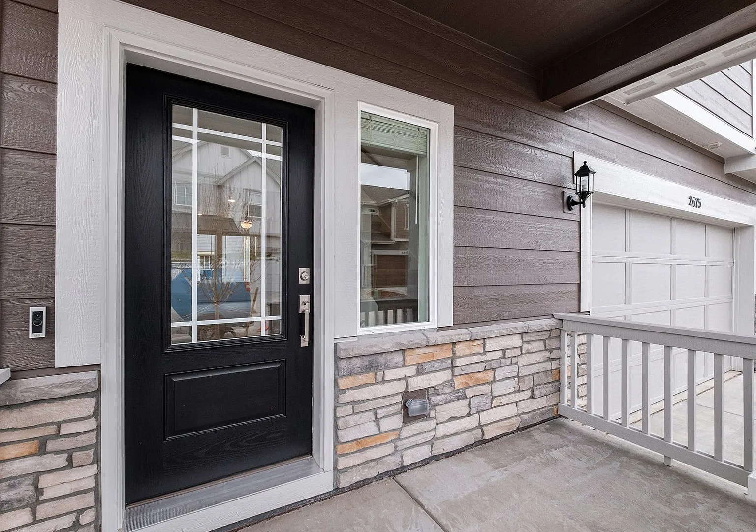 Single Family Home in Desired Neighborhood — Photo 2
