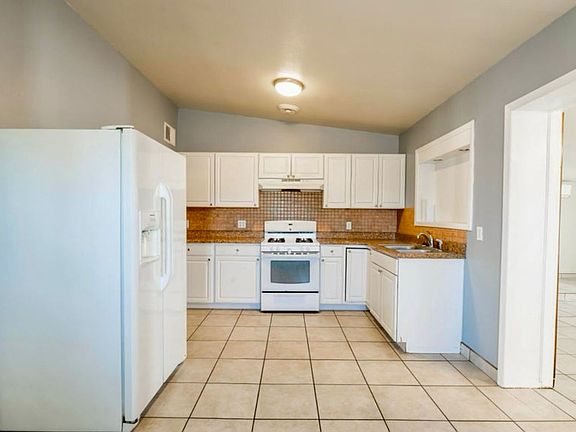 3rd image of 1710 Betty Cir