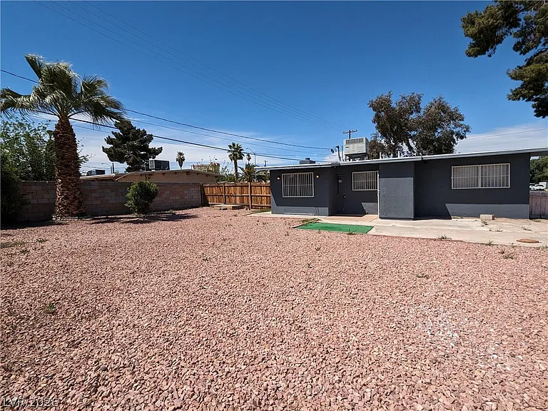 4379 Hilldale Ave — Photo 29